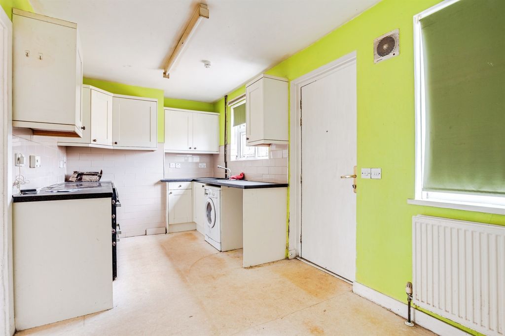 Property photo 2 of 17