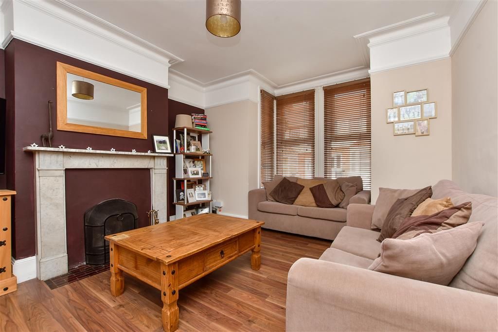 Property photo 2 of 12 Lounge