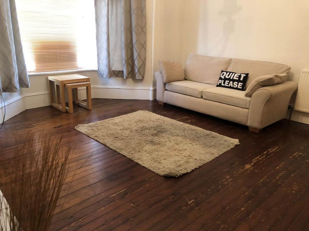 Property photo 2 of 8 Lounge