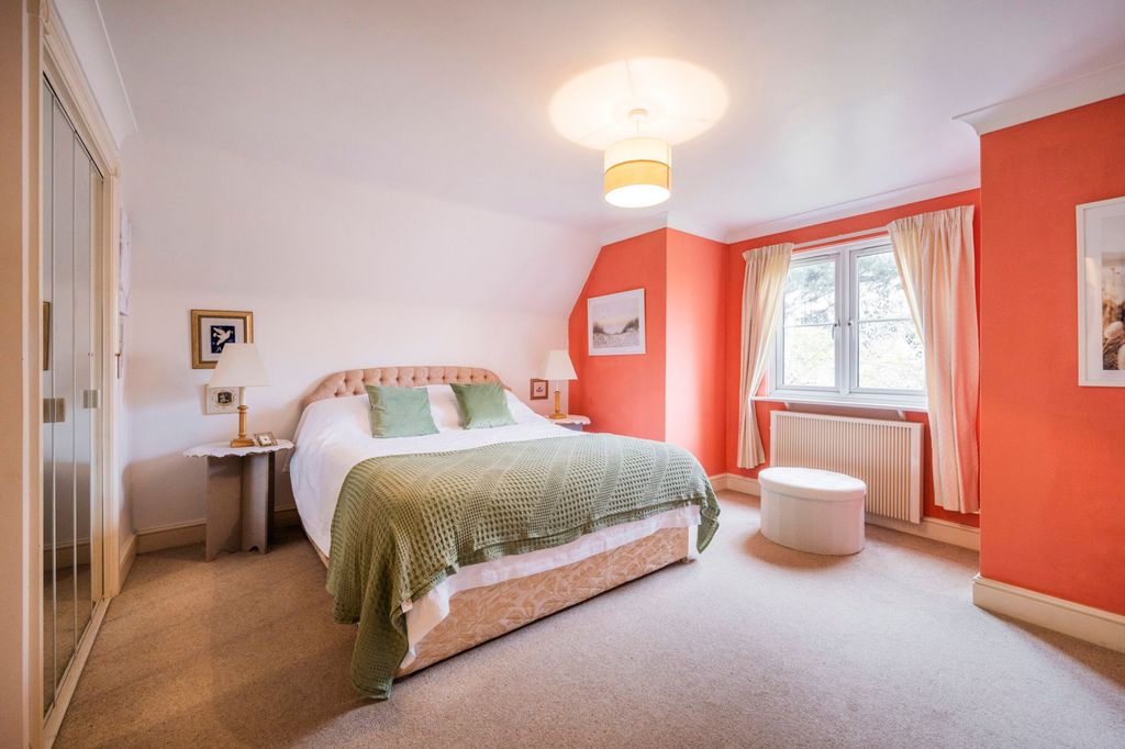 Property photo 3 of 10 Principal Bedroom