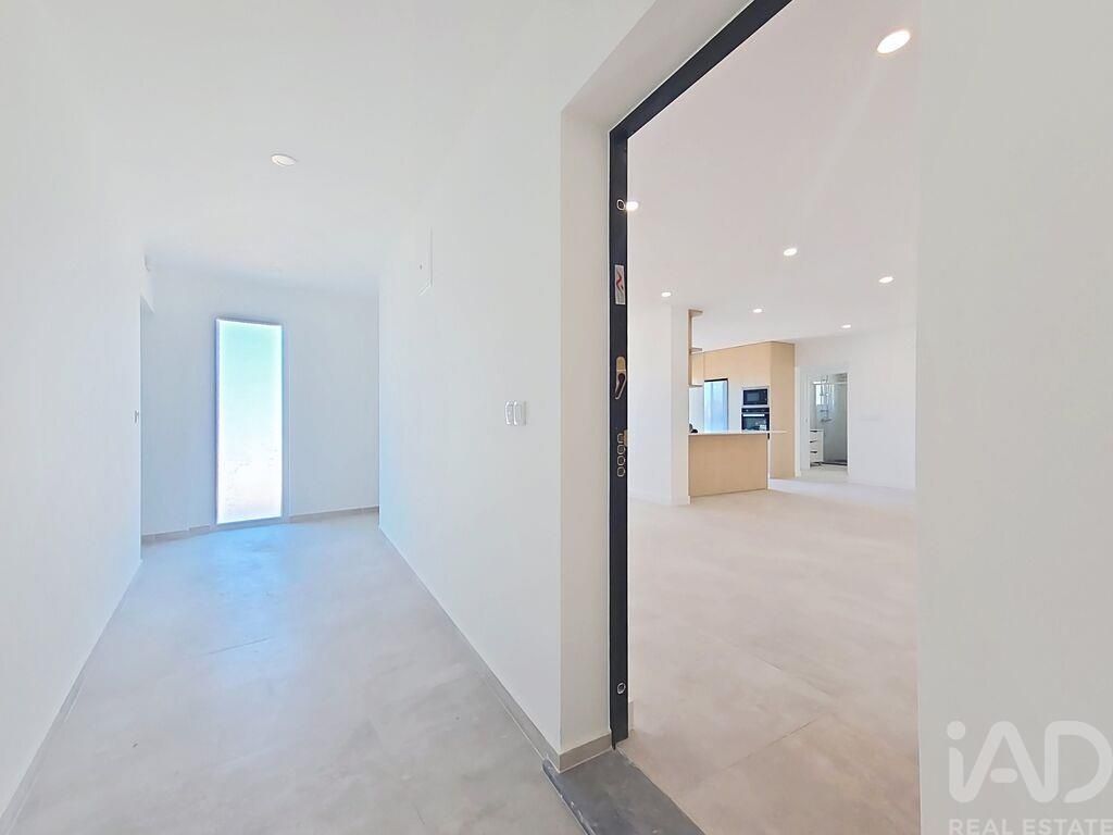 Property photo 1 of 28
