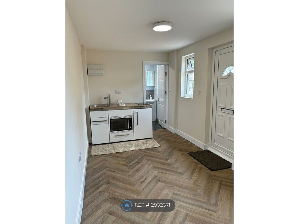 Property photo 1 of 9 Kitchen Interior