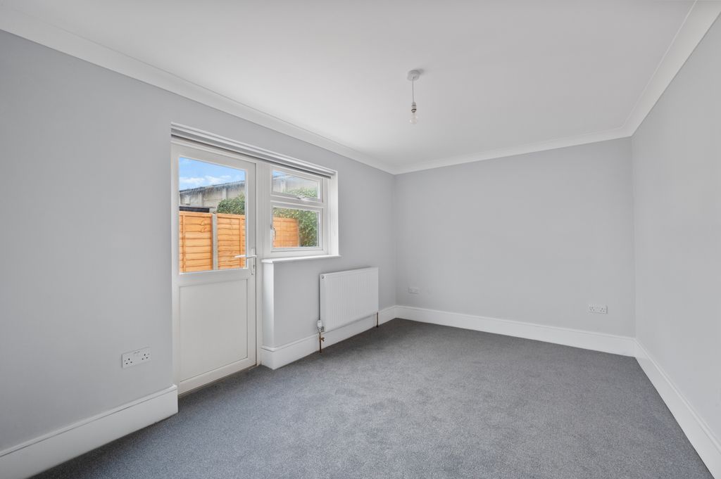 Property photo 3 of 11 Picture 3