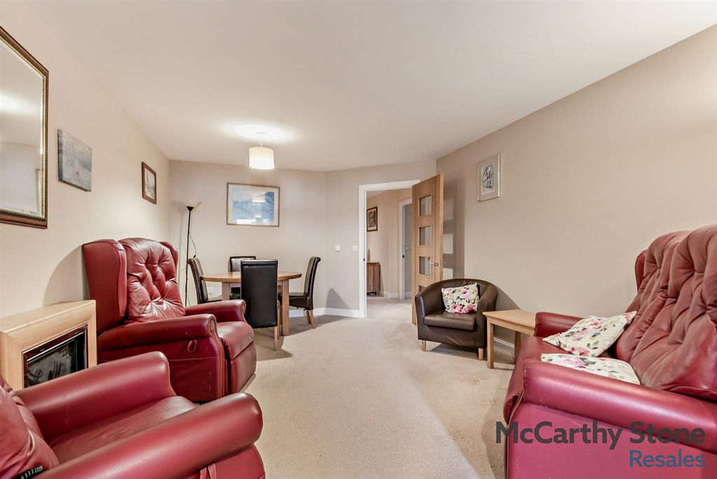 Property photo 3 of 33 8664000-Interior13-800.Jpg