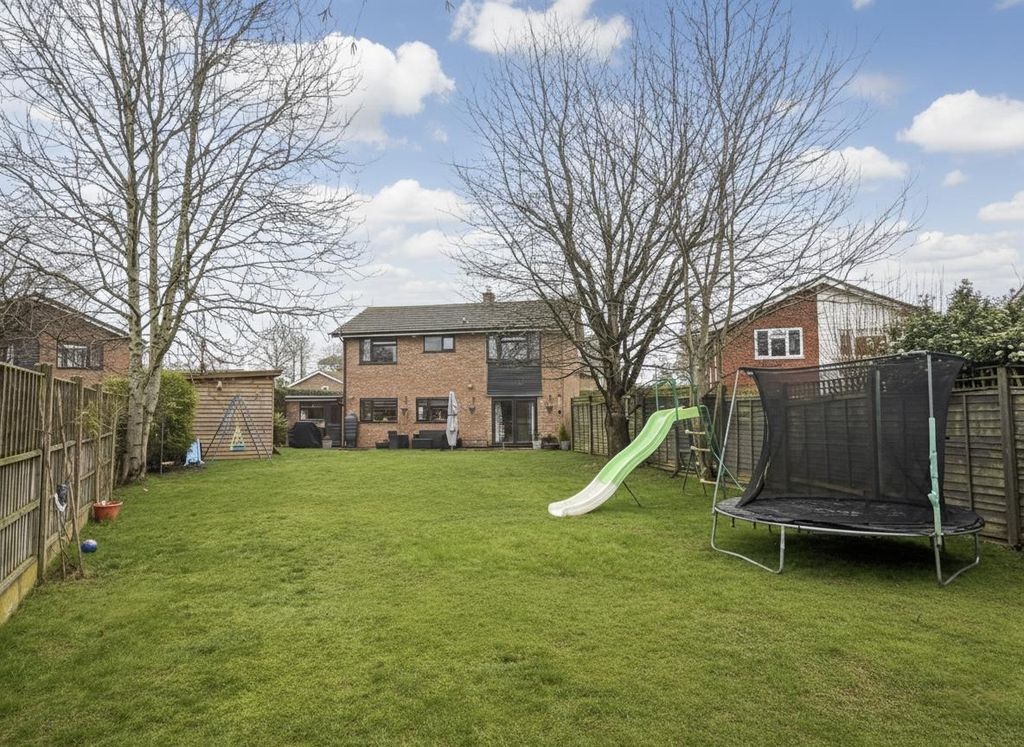 Property photo 2 of 31