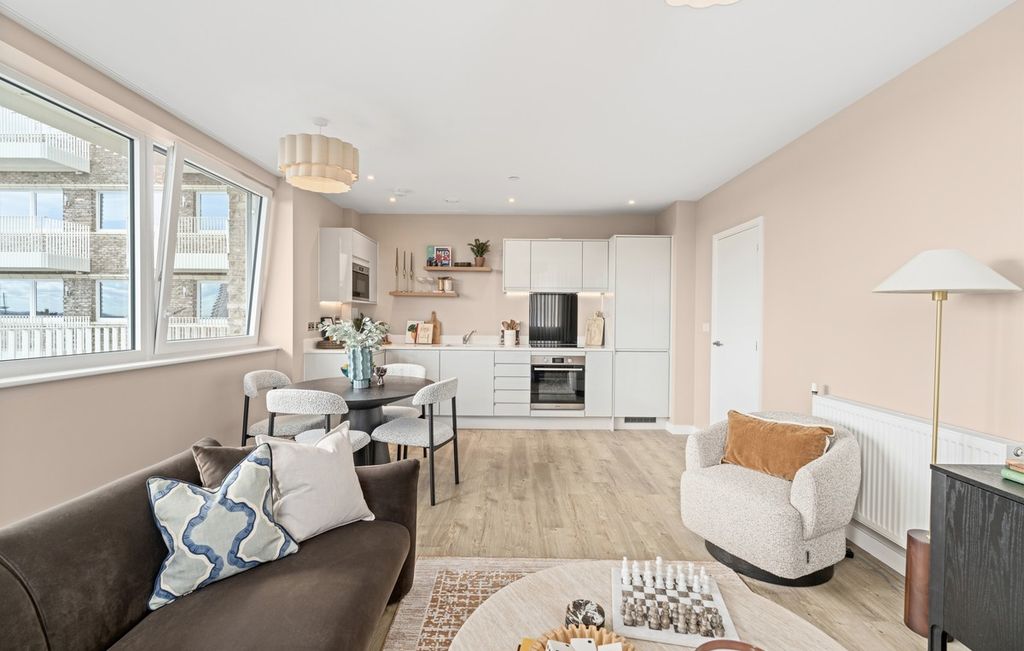 Property photo 2 of 11 Fairview New Homes - Zoopla -