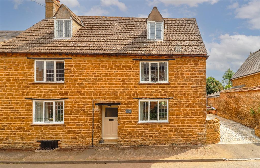 Property photo 1 of 52