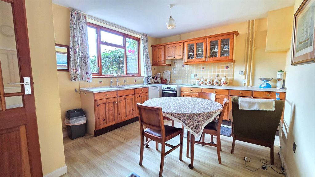 Property photo 3 of 11 Kitchen/Diner