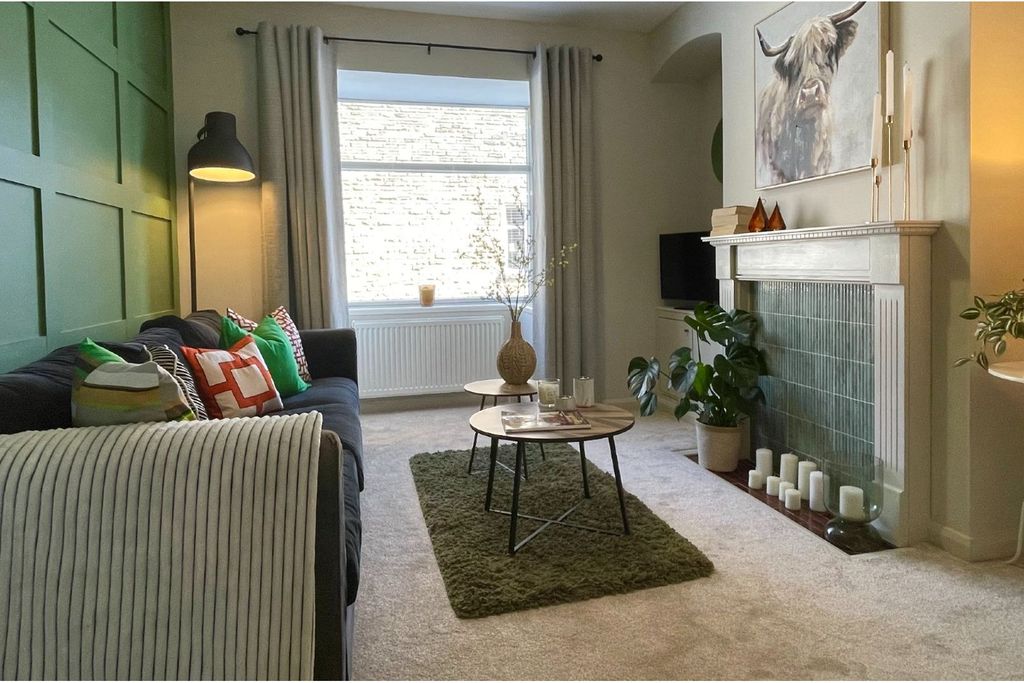 Property photo 3 of 17 Living Room