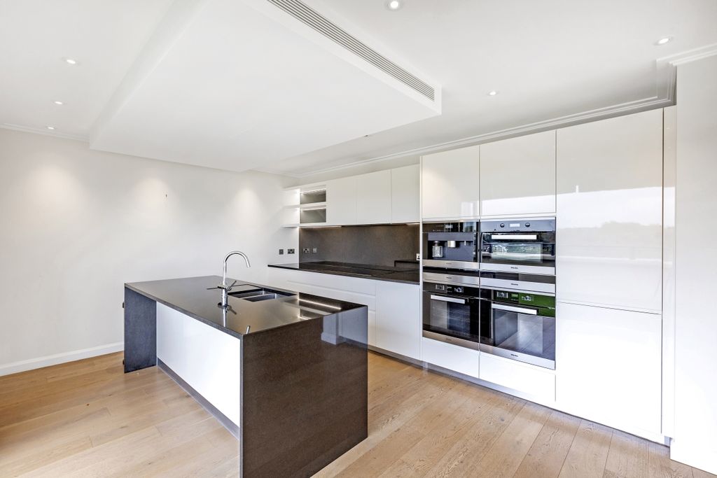 Property photo 2 of 14 Kitchen