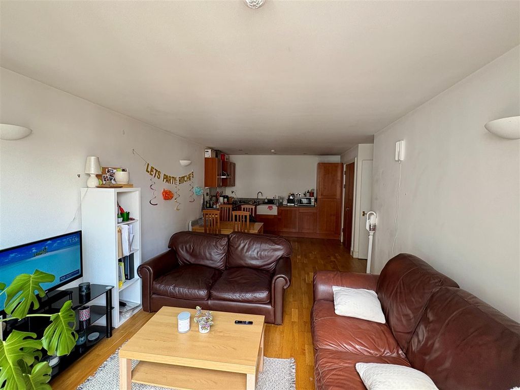 Property photo 2 of 11