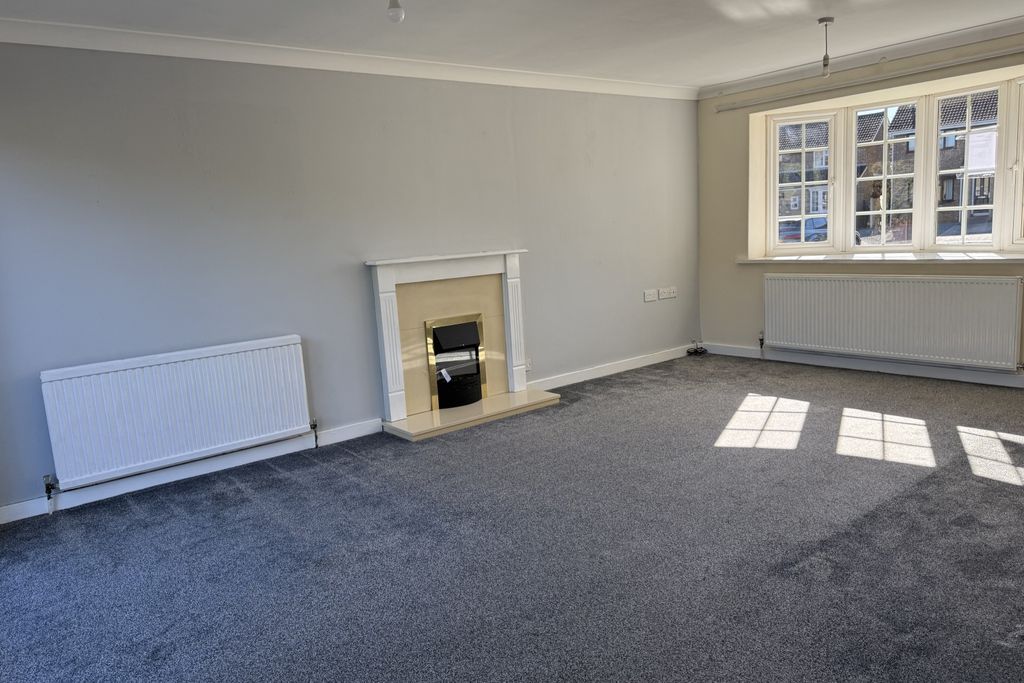 Property photo 2 of 11 Image00003