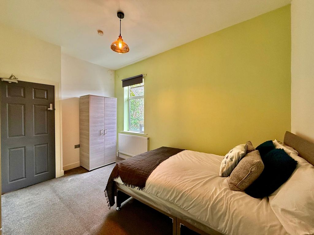 Property photo 1 of 16 5 Bed Shared House - Pindar Street, Barnsley S70