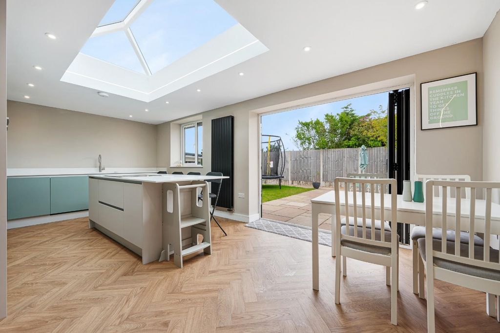 Property photo 2 of 22 20 Ambleside Drive Hdr-16.Jpg