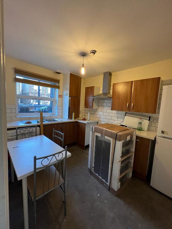 Property photo 2 of 5 Kitchen