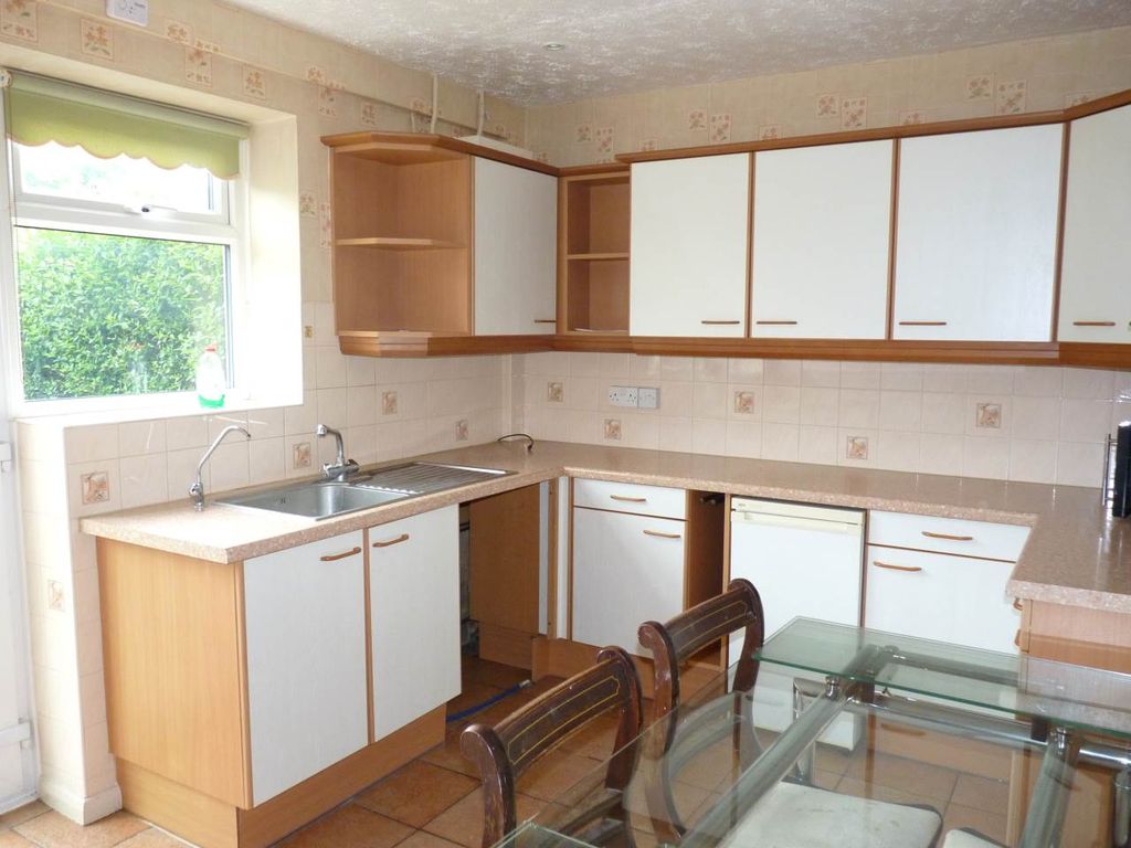 Property photo 2 of 8 Kitchen