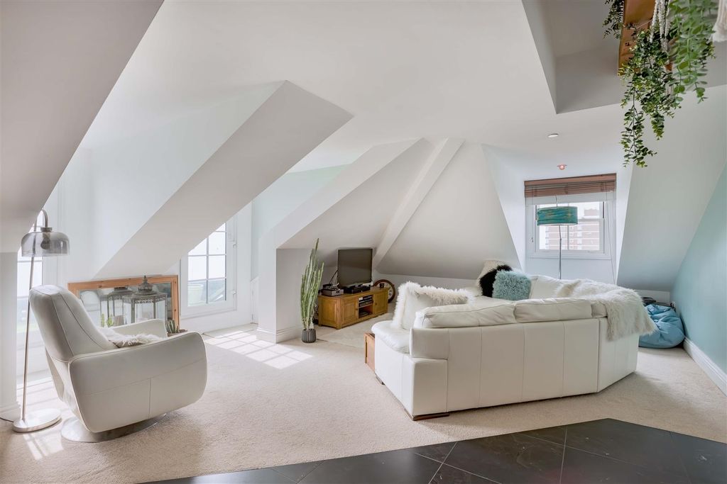 Property photo 3 of 16 West Mansions_23.Jpg