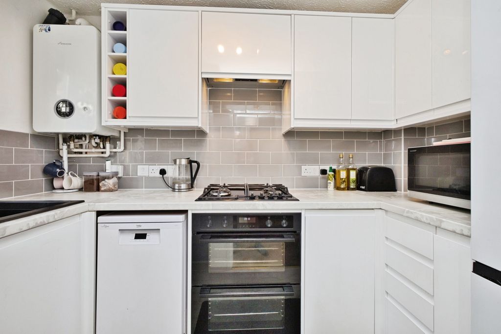 Property photo 3 of 22 Pbox-Img.Jpg