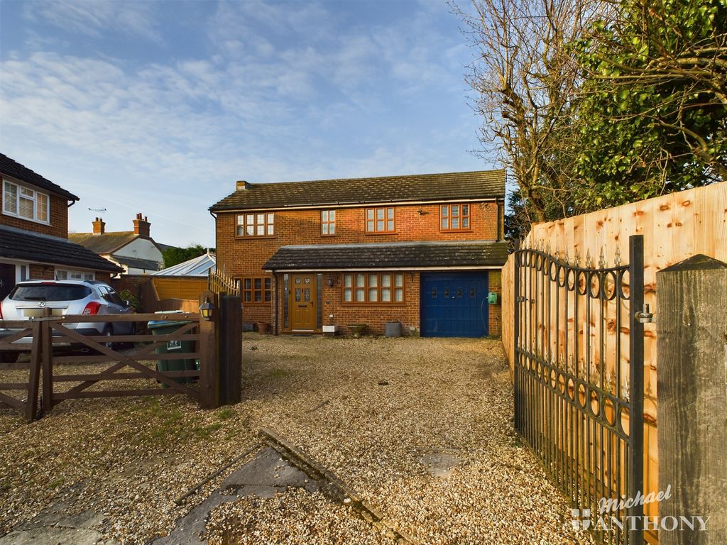 Property photo 2 of 36 Cam02773G0-Pr0252-Still003