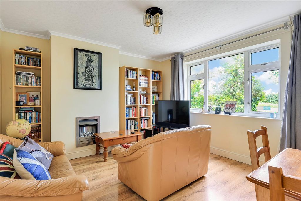 Property photo 3 of 17 Img (7).Jpg