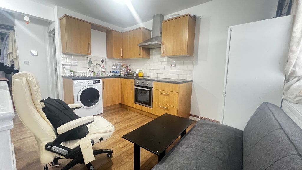 Property photo 2 of 3