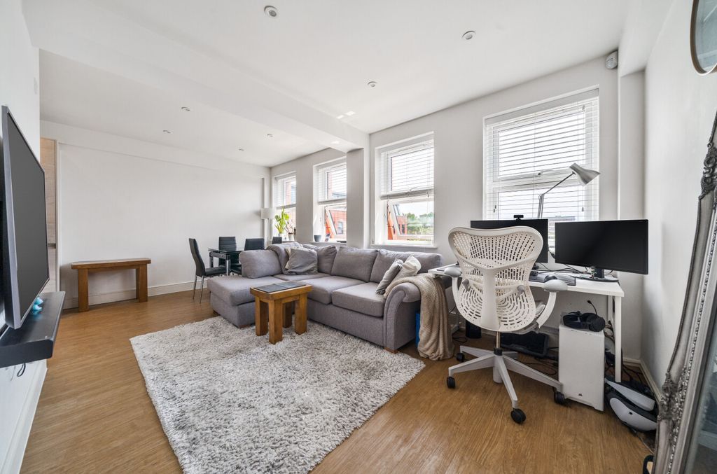Property photo 3 of 21 1316642-3-6867c94...