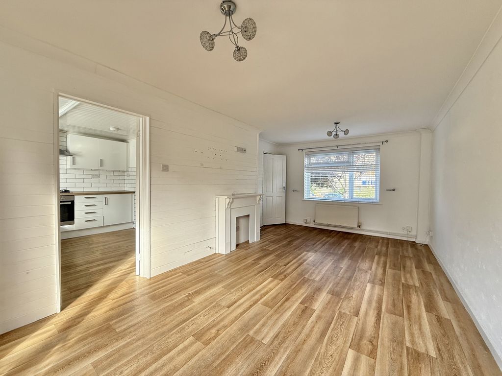 Property photo 3 of 17 Photo 6