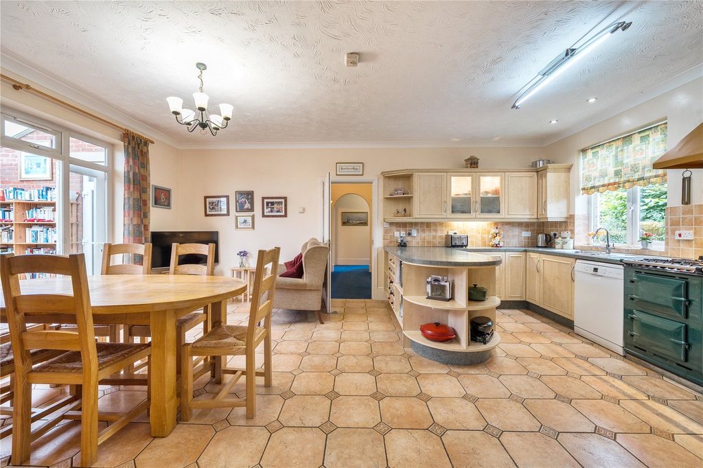 Property photo 2 of 60 Picture No. 10