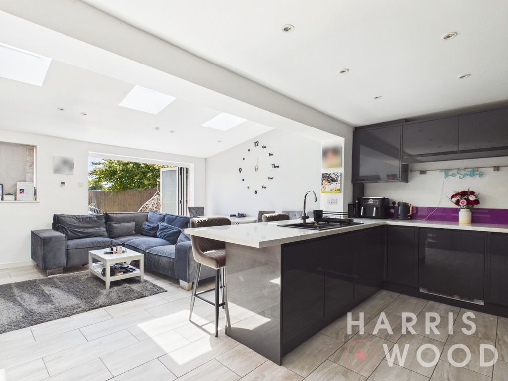 Property photo 2 of 17 5240582