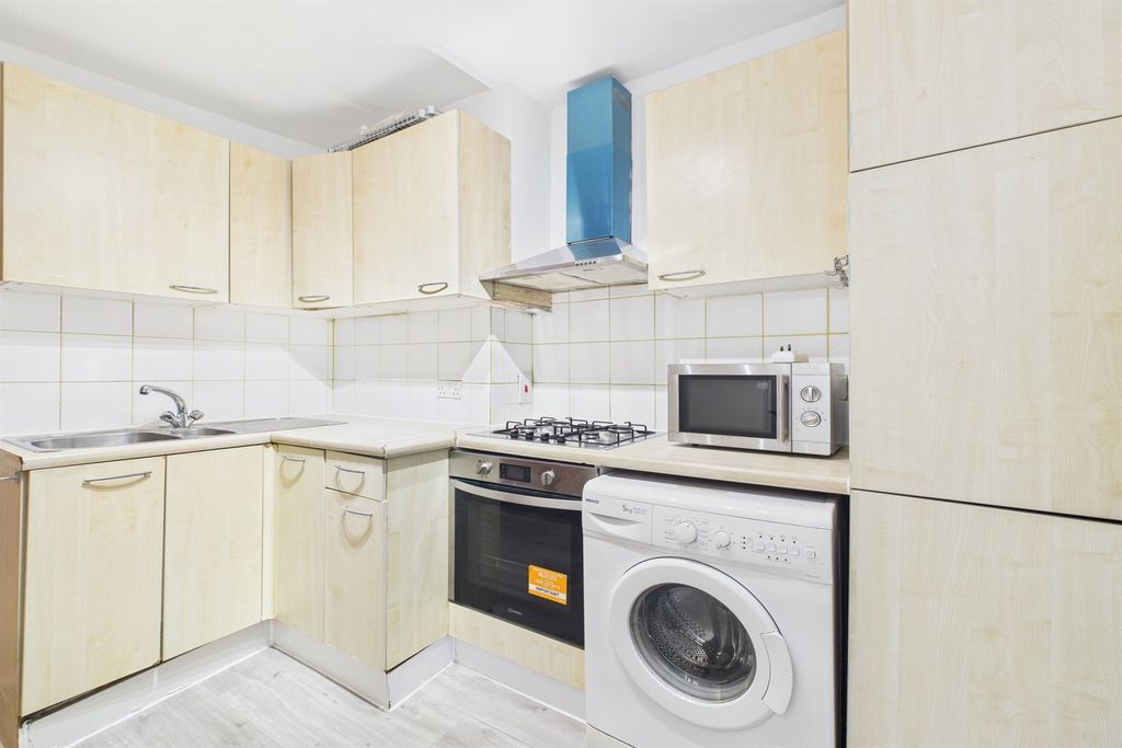 Property photo 2 of 8 Kitchen