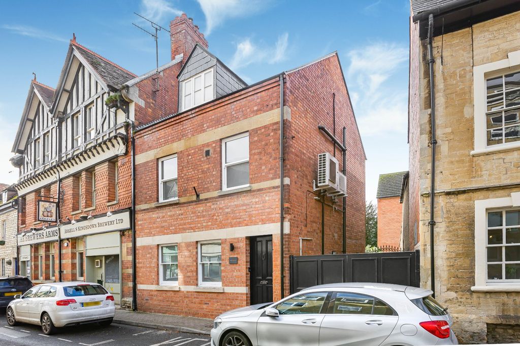 Property photo 1 of 25 Front