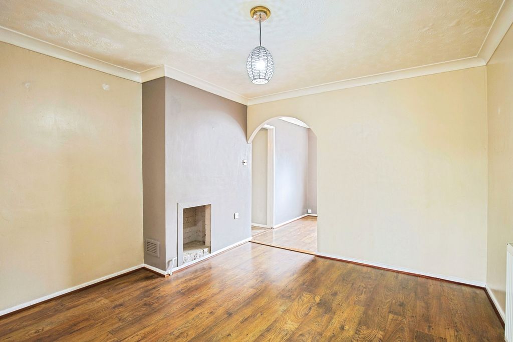 Property photo 3 of 15 Lounge