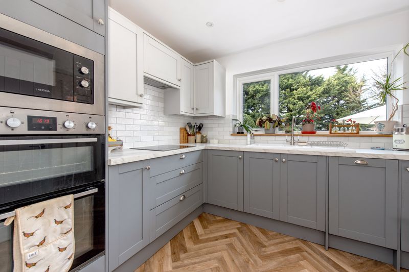 Property photo 3 of 21 Kitchen