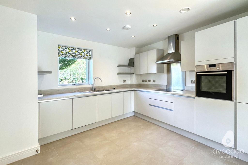 Property photo 3 of 11 4354865