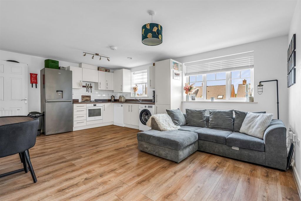 Property photo 3 of 12 Internal-9.Jpg