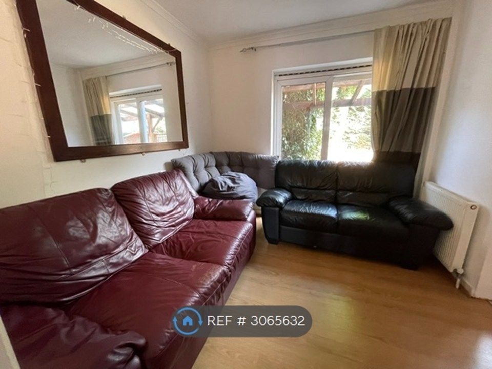 Property photo 1 of 13 Lounge