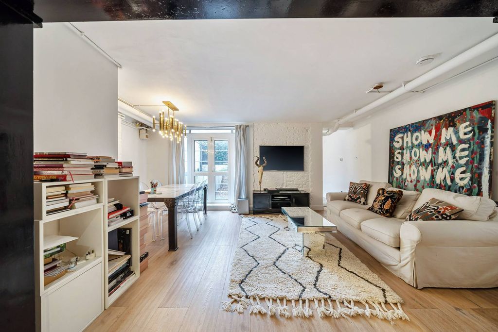 Property photo 2 of 9