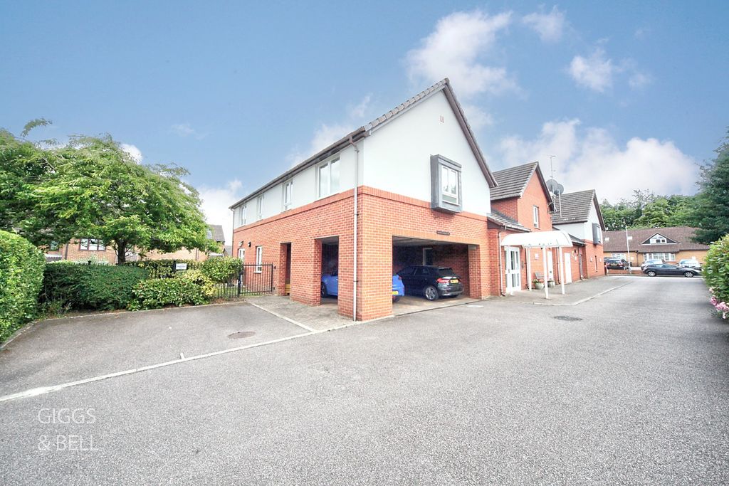 Property photo 1 of 16 4293240