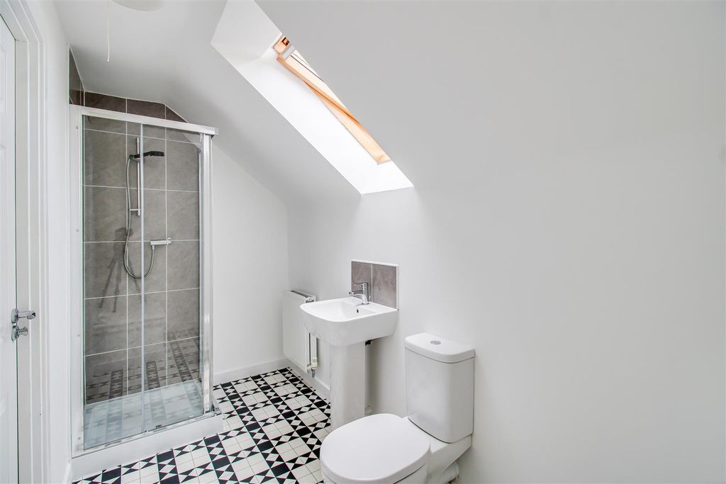 Property photo 2 of 13 En Suite Shower Room