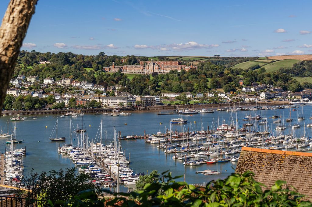 Property photo 2 of 16 View Of Dartmouth From Hillside Cottage, Kingswear