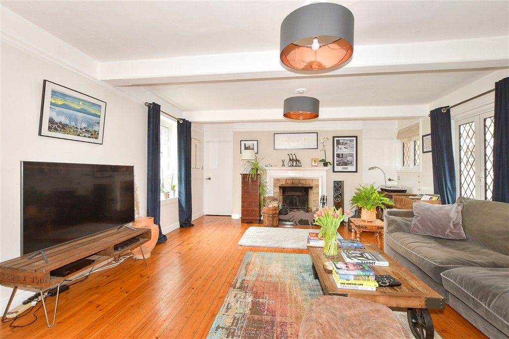 Property photo 3 of 19 Living Room