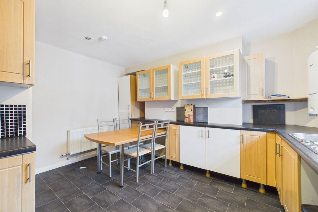2 bed flat for saleScotch Street, Whitehaven CA28 photo 5