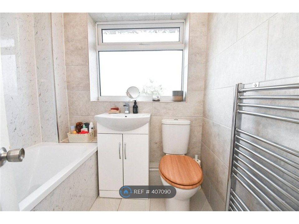 Property photo 2 of 16 Main Bathroom