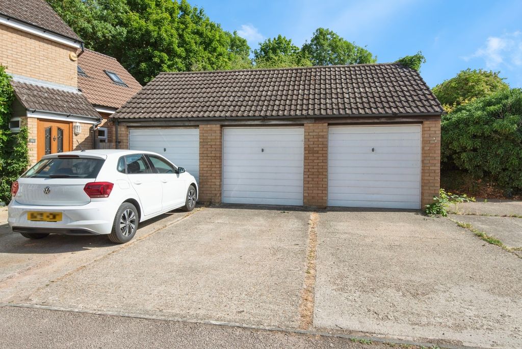 Property photo 2 of 17 Garage And Driveway
