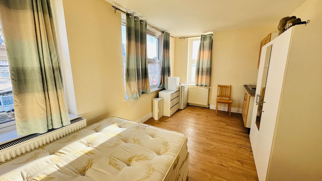 Property photo 1 of 5