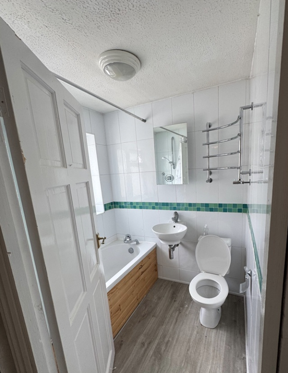 Property photo 3 of 6 Shared Bathroom