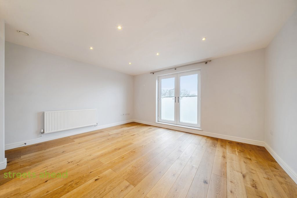 Property photo 2 of 17 105d27E2-Ab9E-419...