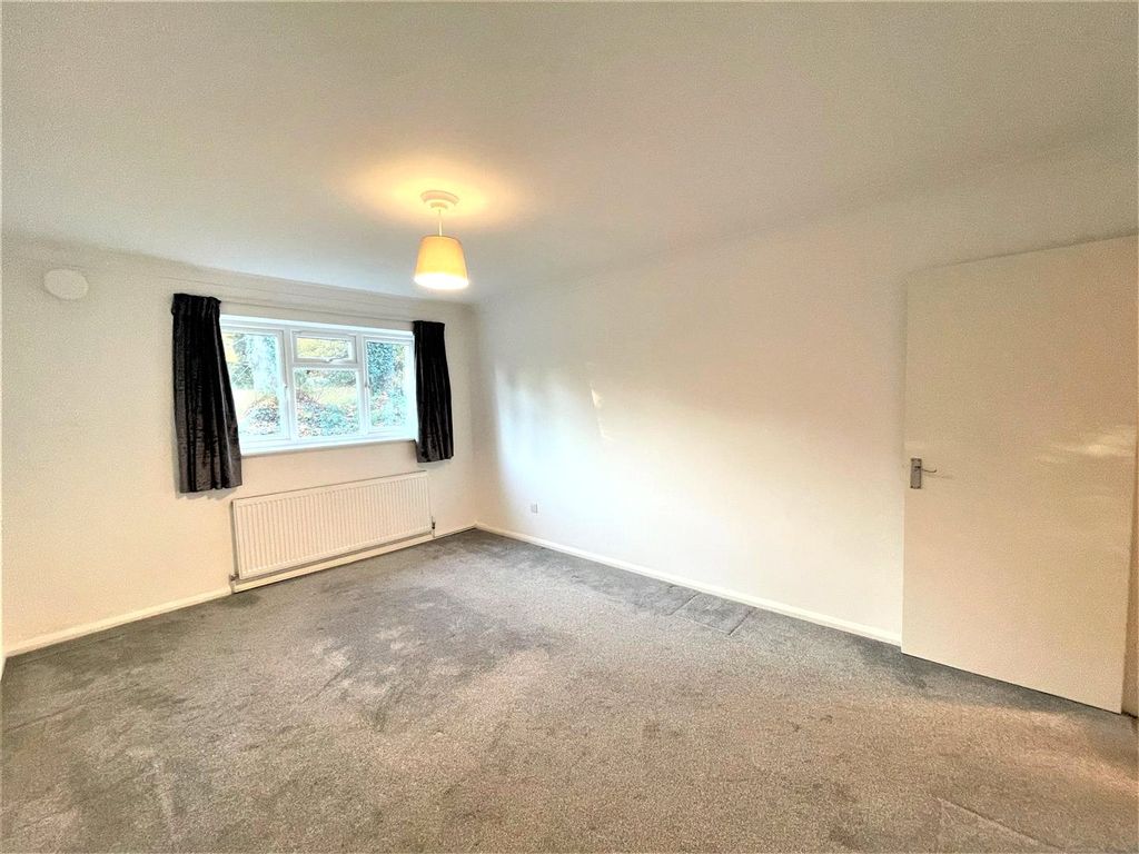 Property photo 3 of 9 Bedroom 2.Jpg