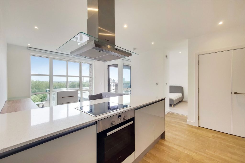 Property photo 3 of 16 Picture No. 27