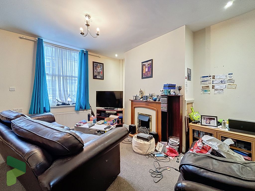 Property photo 3 of 13 Living Room